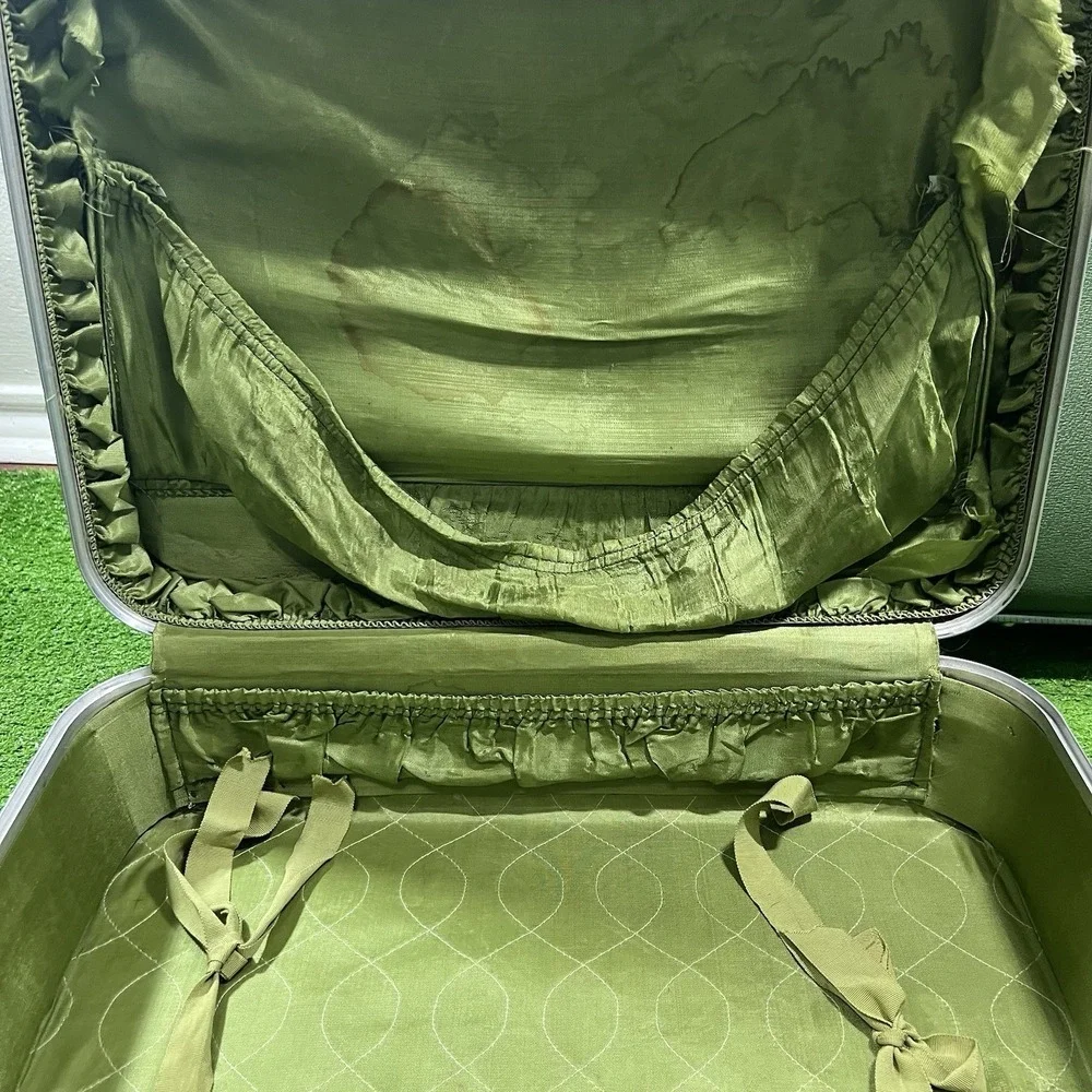VTG 50's Avacado Green Hard Shell Luggage Set (2) 60s Mid Century 23x16 & 17x13